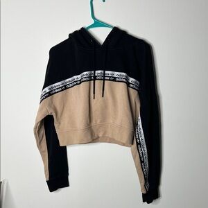 🔴 Adidas Women's Black and Tan Cropped Hoodie